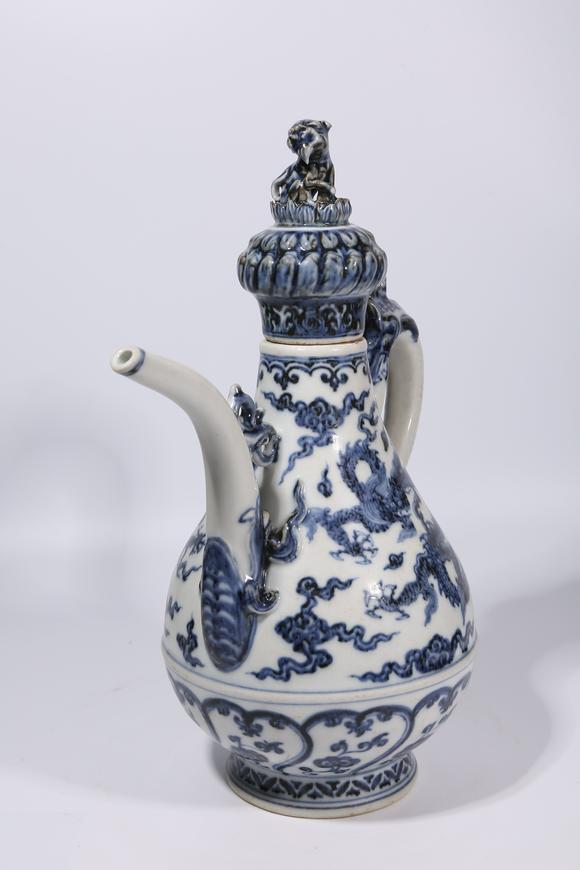 千美會(huì)青花雲(yún)龍紋龍柄獅鈕執(zhí)壺