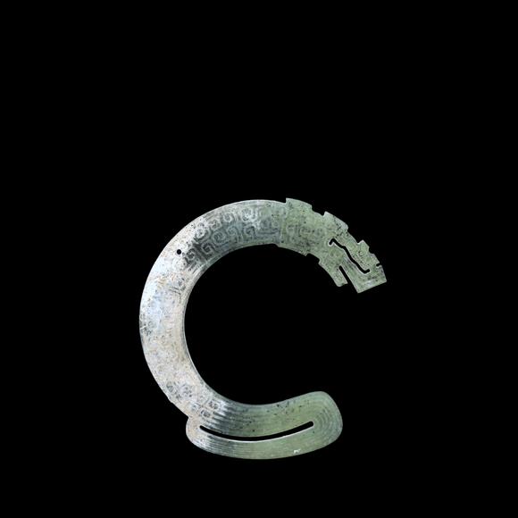 KARSON AUCTIONWarring States Period Jade huang with dragon patterns