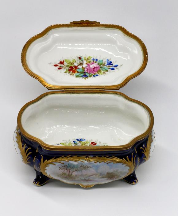 KARSON AUCTIONFrench Sèvres Fine Porcelain Hand-Painted Jewelry Box