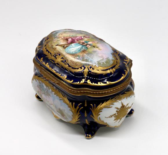 KARSON AUCTIONFrench Sèvres Fine Porcelain Hand-Painted Jewelry Box