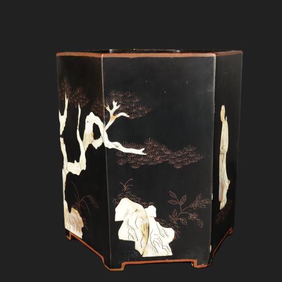 朱雀美術(shù)拍賣螺鈿仕女筆筒