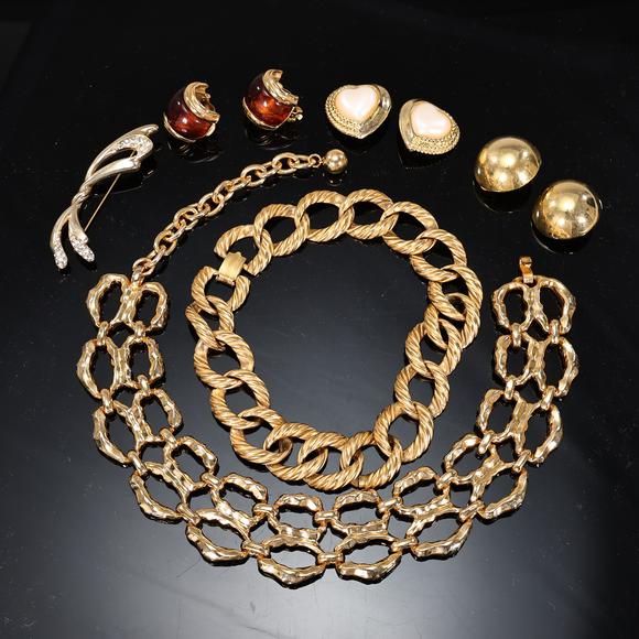 Karl s Collections IncGroup Of Vintage 80s Gold Tone Jewelry