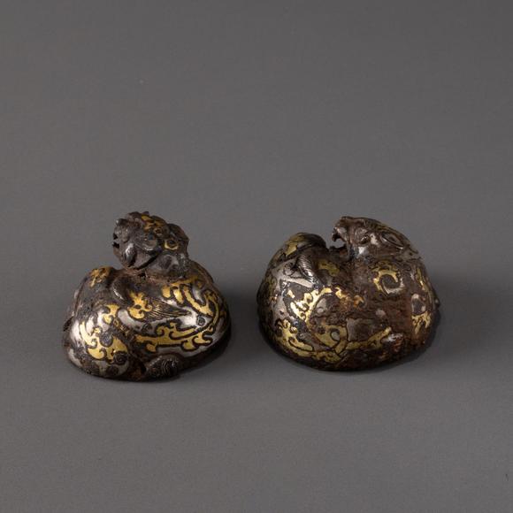 大阪美術(shù)商會(huì)戰(zhàn)國(guó) 銅錯(cuò)金銀虎鎮(zhèn)1對(duì)