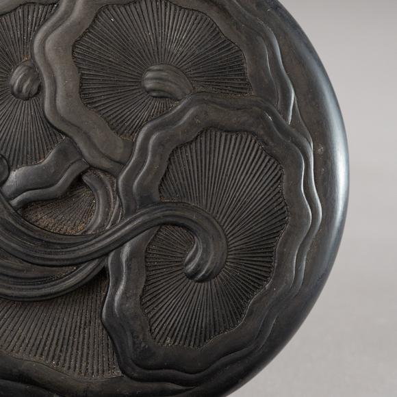 大阪美術(shù)商會清 顧二娘款雲(yún)紋圓端硯