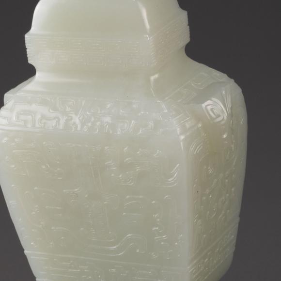 大阪美術(shù)商會(huì)清 白玉獸鈕小方瓶
