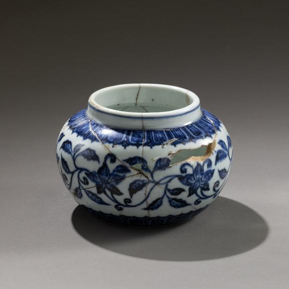 大阪美術(shù)商會(huì)明 染付花卉紋壺