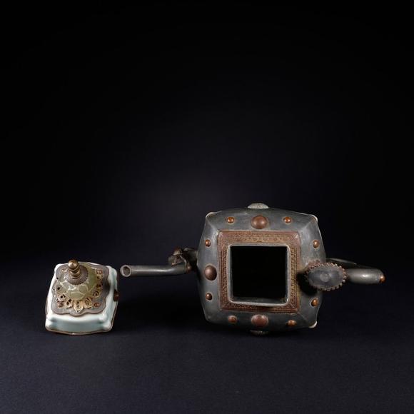 億品兆富株式會(huì)社（AALPZF）龍泉瓷包錫鑲玉酒壺