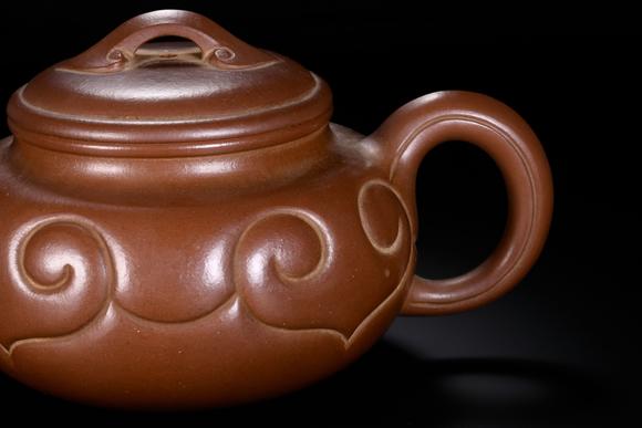 HUNG YUN ZHAI AUCTION HOUSE INCGu Jingzhou-marked Ruyi Yixing Zisha Teapot