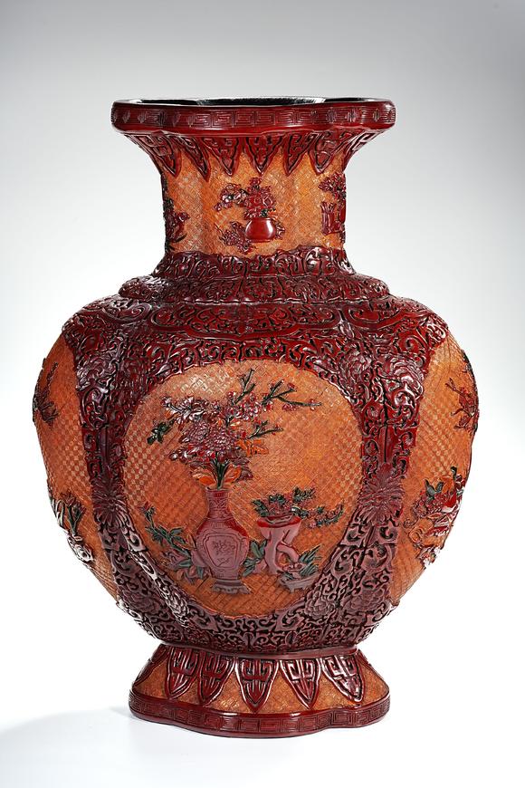 HUNG YUN ZHAI AUCTION HOUSE INCRed Lacquer Carved Antique Pattern Flat Vase