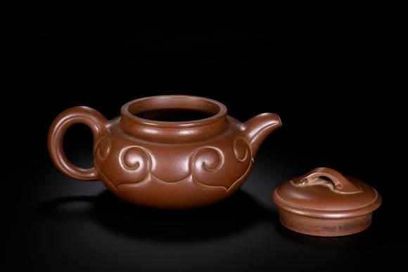 HUNG YUN ZHAI AUCTION HOUSE INCGu Jingzhou-marked Ruyi Yixing Zisha Teapot