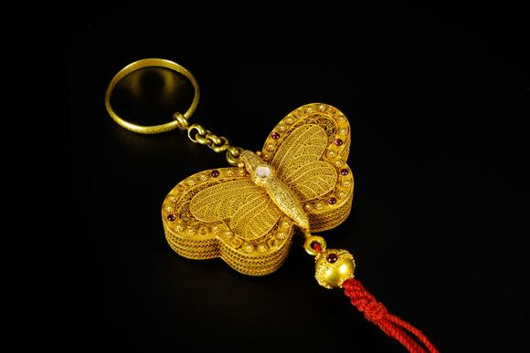 HUNG YUN ZHAI AUCTION HOUSE INCSolid Gold Filigree Inlaid Butterfly-Shaped Sachet