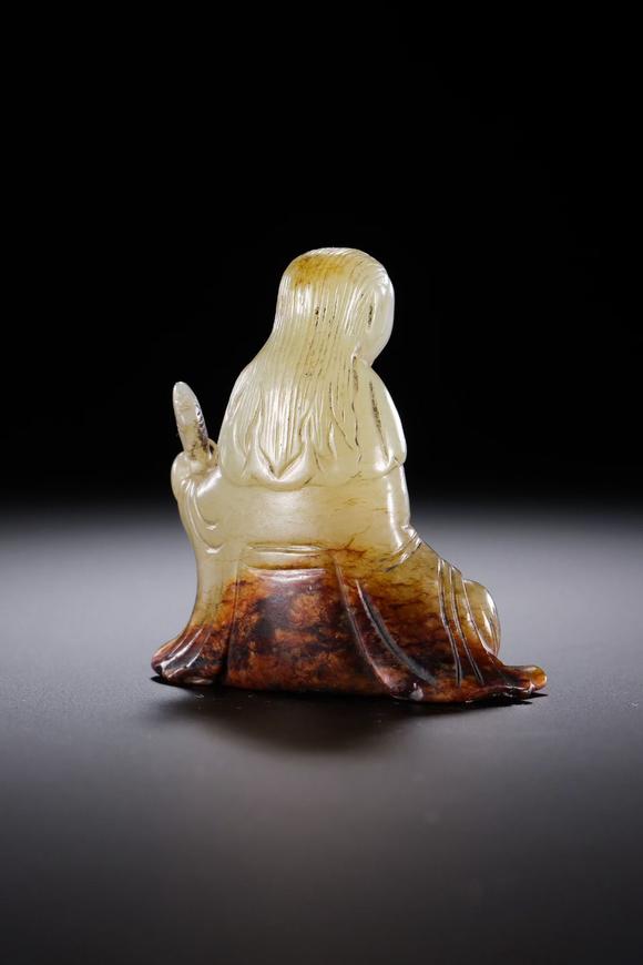 HUNG YUN ZHAI AUCTION HOUSE INCHetian Jade Seated Scholar Figure