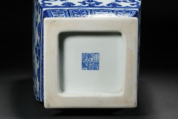HUNG YUN ZHAI AUCTION HOUSE INCQianlong Period Underglaze Blue Square Zun Vessel with Landscape