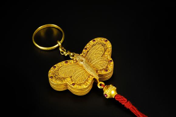 HUNG YUN ZHAI AUCTION HOUSE INCSolid Gold Filigree Inlaid Butterfly-Shaped Sachet