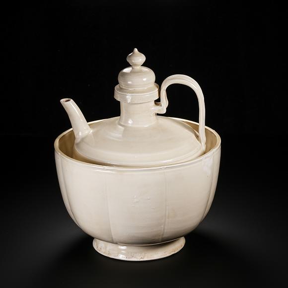 HUNG YUN ZHAI AUCTION HOUSE INCPre-Ming Dynasty Ding Kiln White-Glazed Wine Warmer