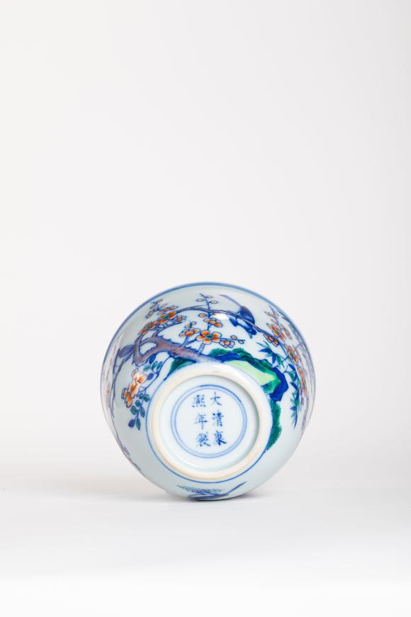 中鴻信清康熙 斗彩喜鵲登梅圖杯