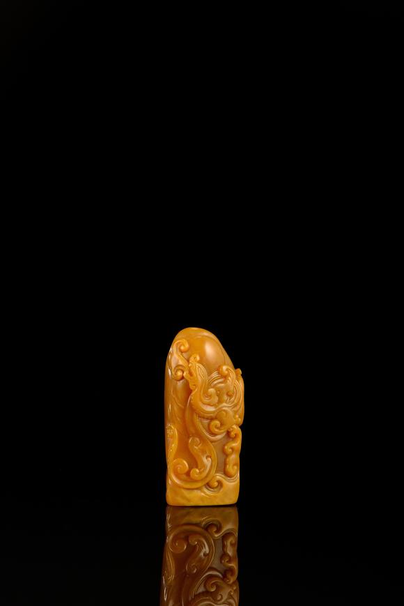 中鴻信佚名/現(xiàn)代?《螭虎》田黃日字章