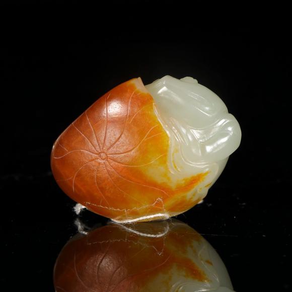 藝是拍賣清·白玉帶皮金蟾把件