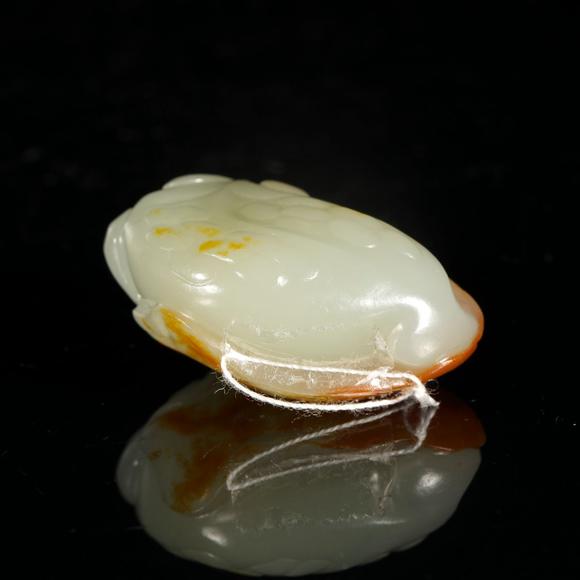 藝是拍賣清·白玉帶皮金蟾把件