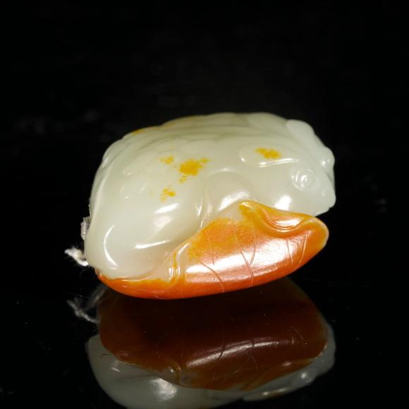 藝是拍賣(mài)清·白玉帶皮金蟾把件