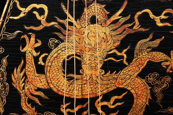 日本東競株式會(huì)社中國古代木質(zhì)漆金龍紋琵琶