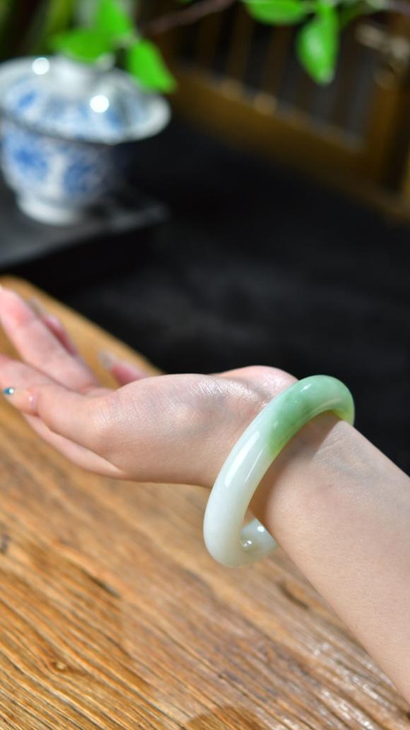 北京唐潮拍賣有限公司腕間柔情·手鐲