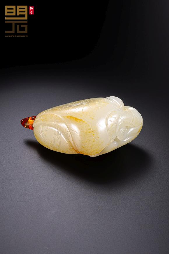 北京明石拍賣有限公司清中期 白玉留皮金蟾荷葉形鼻煙壺