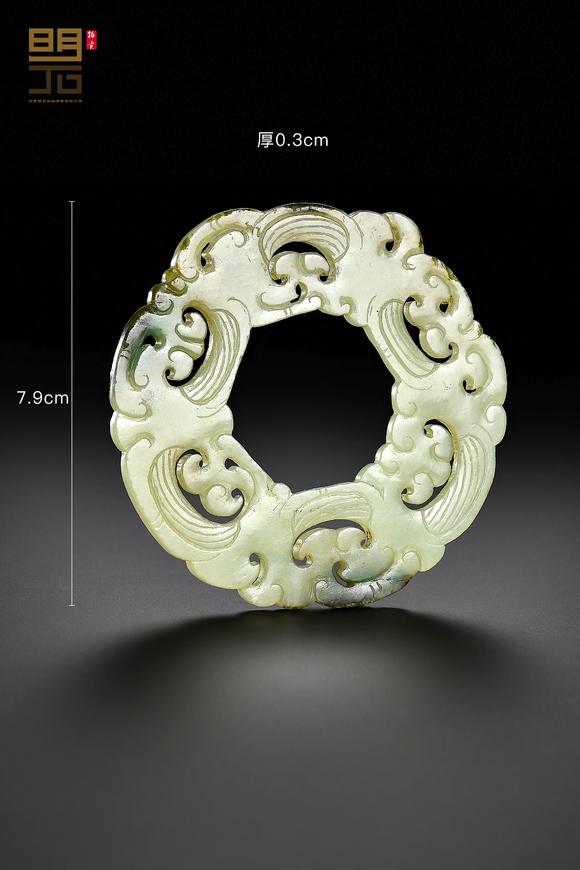 北京明石拍賣(mài)有限公司明 黃玉鏤雕卷云紋璧