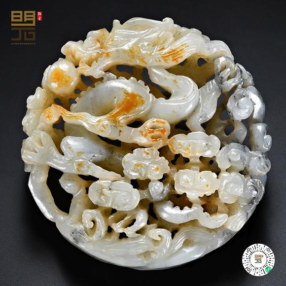北京明石拍賣有限公司明 三色玉巧雕穿云龍紋帶飾