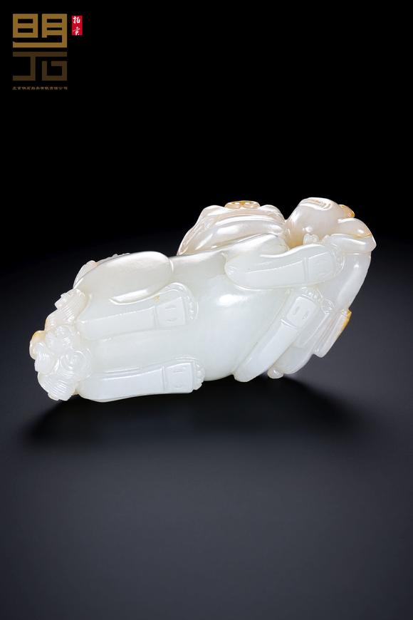 北京明石拍賣(mài)有限公司清 白玉留皮巧雕子母獸擺件