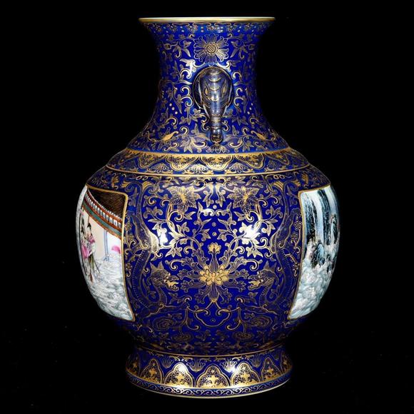 北京唐潮拍賣有限公司藍(lán)釉描金開窗粉彩人物故事紋象耳瓶
