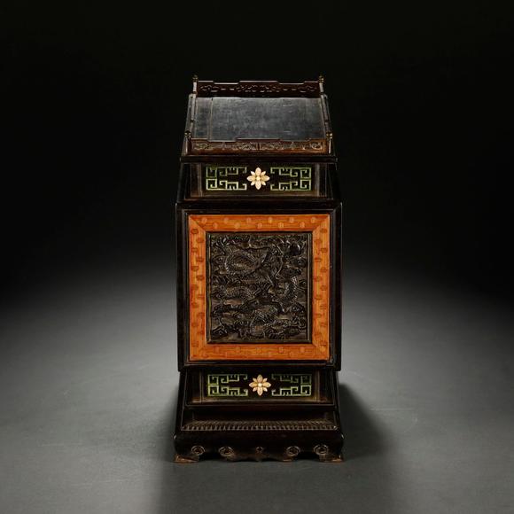 藝是拍賣(mài)清·紫檀嵌黃楊龍紋寶箱