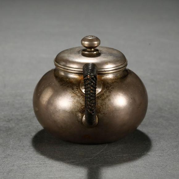 藝是拍賣十九世紀(jì)·純銀茶壺