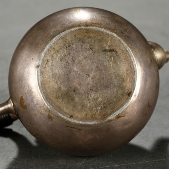 藝是拍賣十九世紀(jì)·純銀茶壺