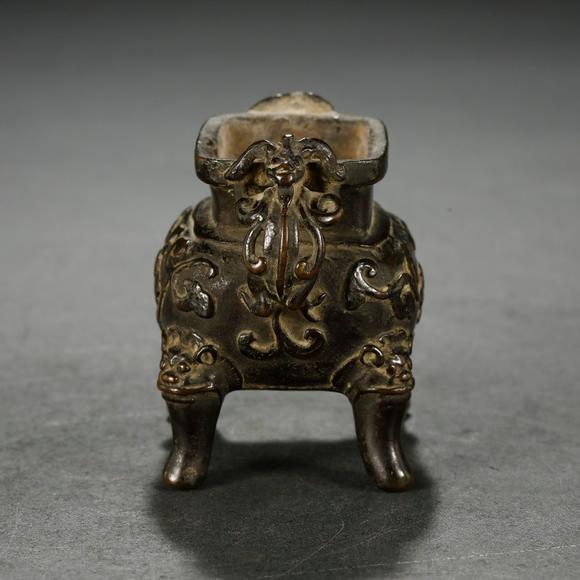 藝是拍賣明·銅制雙螭耳獸足香爐