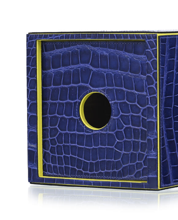 Piguet - H?tel des VentesHermès, bo?te à mouchoirs en forme de nichoir, gainé de crocodile bleu et cuir Epsom jaune vif, commande spéciale, 20,5x14x14 cm