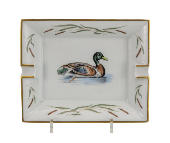 Piguet - H?tel des VentesHERMèS. Vide-poche cendrier en porcelaine, Paris, à décor de canard, 19,8x16 cm