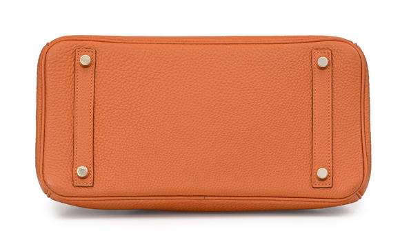 Piguet - H?tel des VentesHermès, sac Birkin 30 en Togo orange, 2009, bouclerie plaquée or, tirette clochette, 2 clefs et cadenas, housses