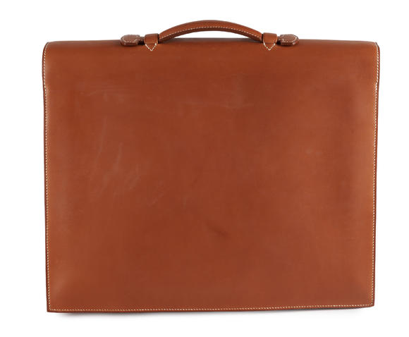 Piguet - H?tel des VentesHermès, sac à dépêches Cartable en cuir Barénia naturel, 2003, rabat avec deux boucles en métal couleur palladium, housse, bo?te, 33x