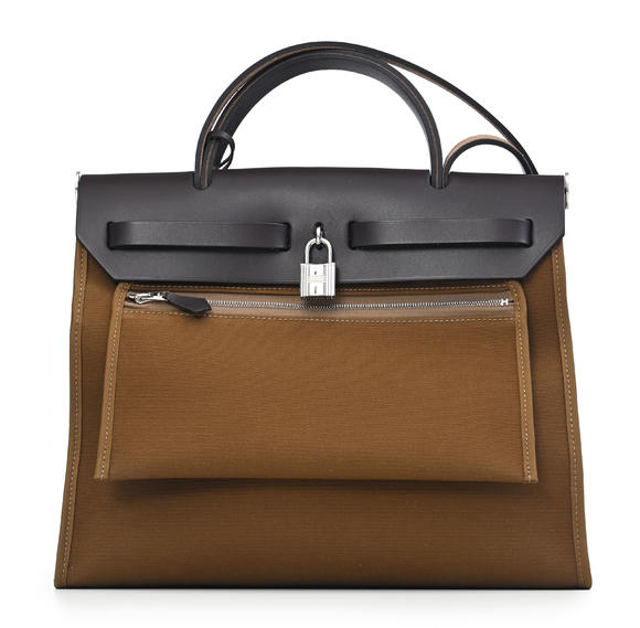 Piguet - H?tel des VentesHermès, sac Herbag Zip 31 en cuir Hunter marron et toile officier ébène, 2019, tirette, clochette, 2 clefs et cadenas