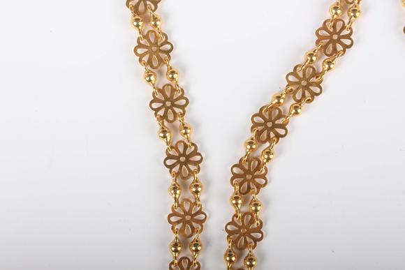 TooveysA gold necklace in a pierced circular and twin bead link design, unm