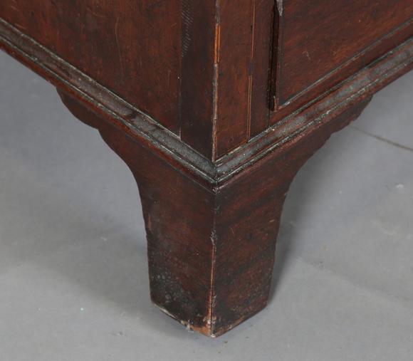 TooveysA good George III mahogany mule chest, the hinged lid above two dumm