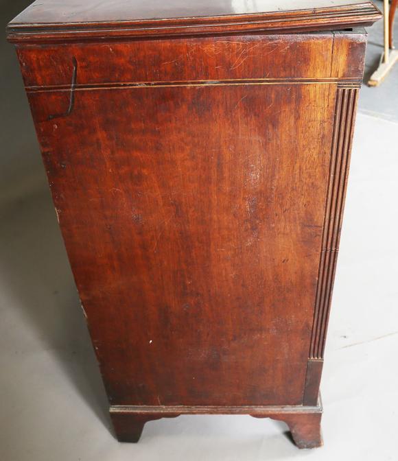 TooveysA good George III mahogany mule chest, the hinged lid above two dumm
