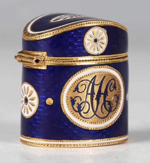 TooveysA fine late 18th/early 19th century gold and enamelled novelty pill/