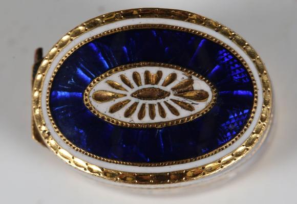 TooveysA fine late 18th/early 19th century gold and enamelled novelty pill/