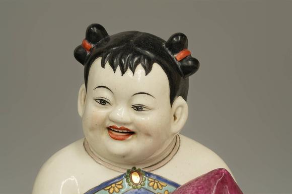 京都祇園會拍賣清 粉彩唐子壽桃人形雕刻