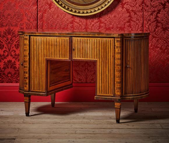 DreweattsY AN UNUSUAL ROSEWOOD AND SATINWOOD DESK, POSSIBLY BY AN éMIGRé MAKER, LATE 18TH OR EARLY 19TH CENTURY