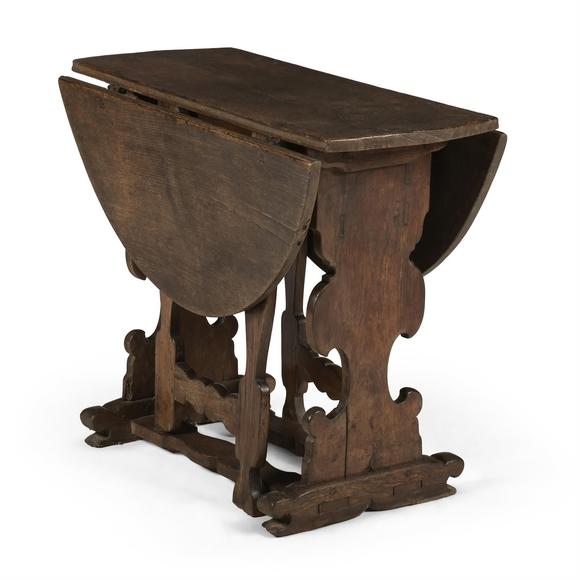 DreweattsA CONTINENTAL OVAL OAK AND WALNUT GATELEG TABLE, LATE 17TH CENTURY