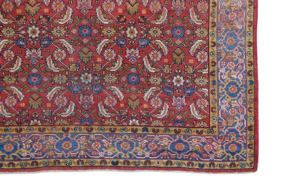 DreweattsA MAHAL CARPET, CIRCA 1880