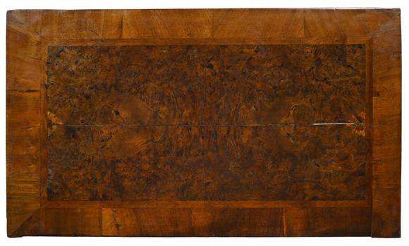 DreweattsA WILLIAM III WALNUT AND BURR WALNUT CHEST OF DRAWERS, CIRCA 1700